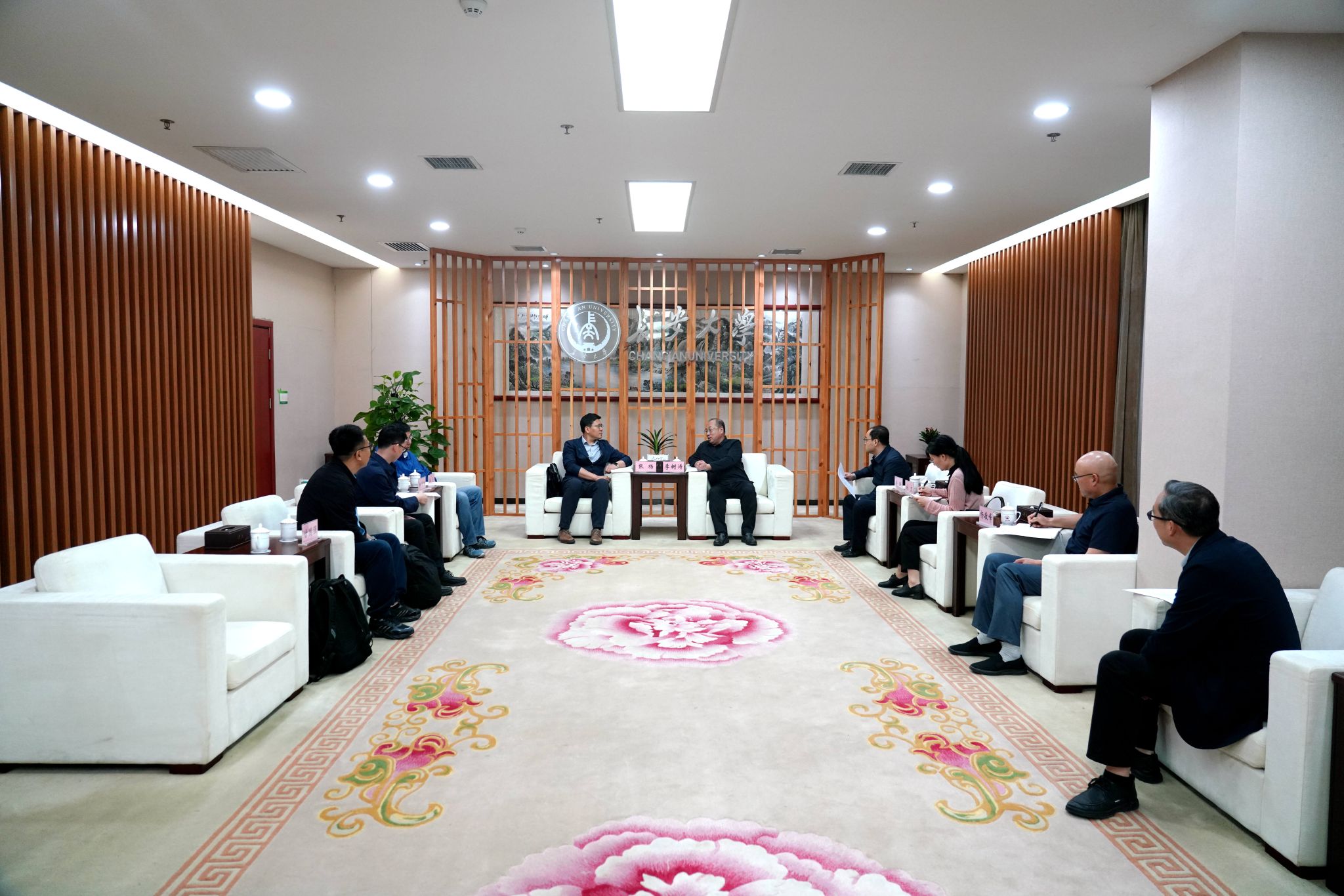 科学技术部科技经费监管服务中心副主任张杨一行...